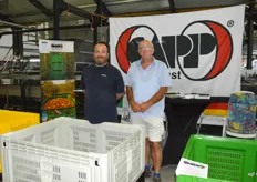 Giorgio Innocenti en Gerald Langerak van Capp-Plast, de enige producent van kunststof palletboxen in Nederland